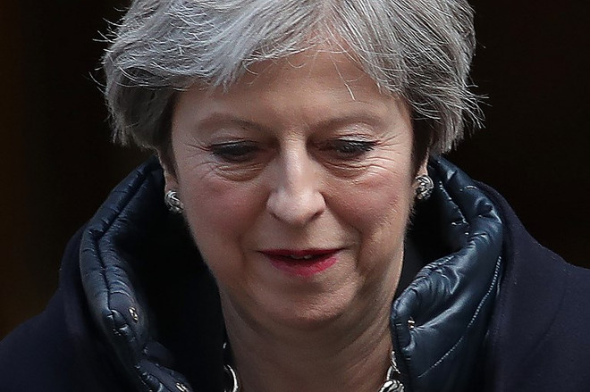 Thủ tướng Anh Theresa May. (Nguồn: AFP) Thủ tướng Anh đối mặt vấn đề pháp lý về quyết định không kích Syria ảnh 1