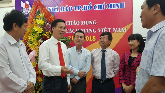 Trưởng ban Tuyên giáo TW thăm, chúc mừng Hội Nhà báo TP.HCM ảnh 1
