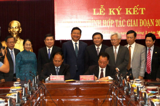 Hội đồng Lý luận TW và Thành ủy TP.Hồ Chí Minh ký chương trình hợp tác ảnh 1