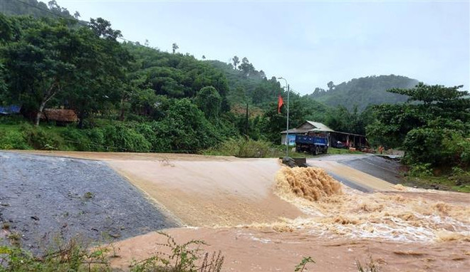 Chủ động khắc phục hậu quả mưa lũ, đảm bảo đời sống người dân ảnh 1