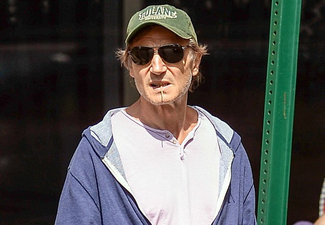 Tài tử "Taken" bất ngờ xuất hiện với vẻ tiều tụy như vô gia cư ảnh 1