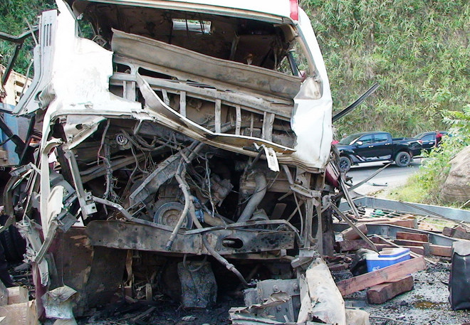 Xe khách nổ gần cửa khẩu Cha Lo chở khoảng 200kg pháo ảnh 1