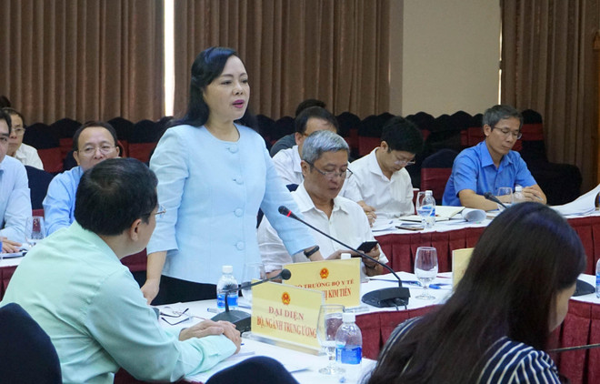 Bộ trưởng Bộ Y tế Nguyễn Thị Kim Tiến phát biểu tại Phiên họp toàn thể Ủy ban về các vấn đề xã hội của Quốc hội lần thứ 12, sáng 25/4. (Ảnh: Thu Hoài/TTXVN) Cần đẩy nhanh tiến độ xây dựng Luật Chuyển đổi giới tính ảnh 2