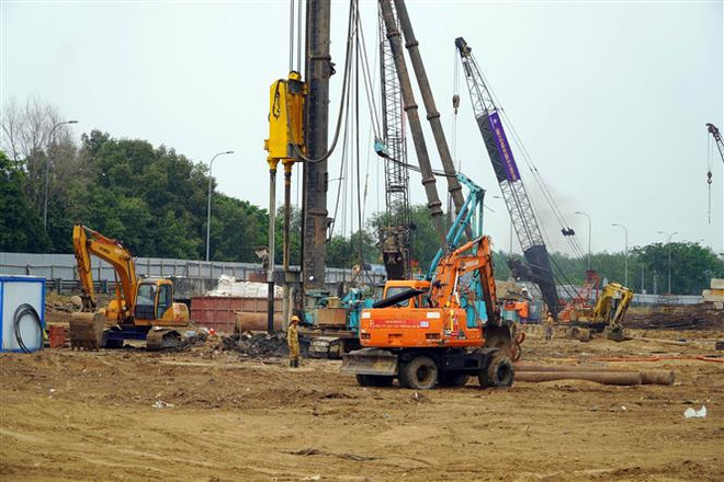 Công trường thi công Dự án nút giao An Phú- nút giao thông quan trọng kết nối với cao tốc và Vành đai 3 Thành phố Hồ Chí Minh. (Ảnh: Tiến Lực/TTXVN) Sẵn sàng vật liệu để khởi công dự án Vành đai 3 Thành phố Hồ Chí Minh ảnh 1