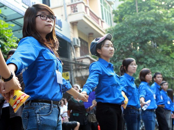 38 đội thanh niên tình nguyện giúp bảo đảm an toàn giao thông ảnh 1