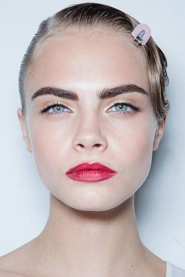 Cách tạo dáng lông mày ấn tượng như siêu mẫu Cara Delevingne ảnh 1
