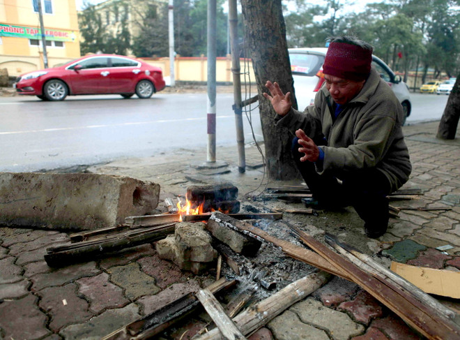 Nghệ An: Liên tục các ca cấp cứu ngộ độc khí do đốt than sưởi ảnh 1