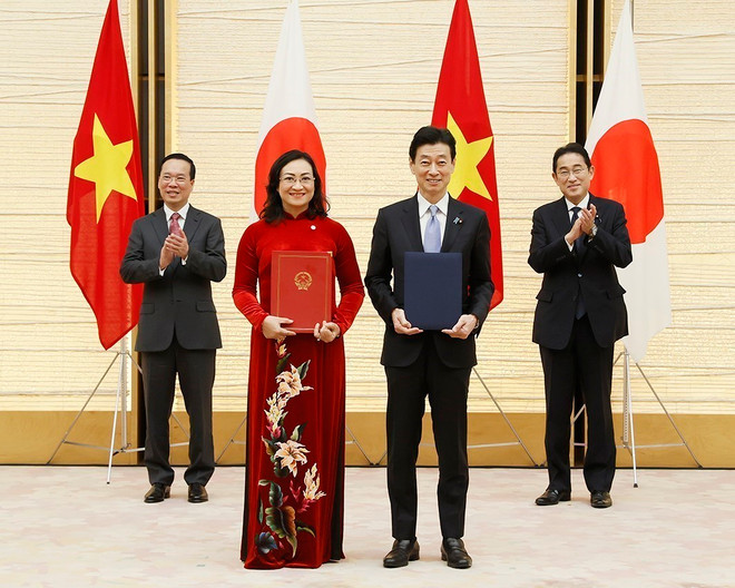 ttxvn_20231127_chu tich nuoc vo van thuong_thu tuong nhat ban fumio kishida_van kien hop tac 1.jpg