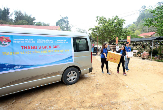 Tuổi trẻ TTXVN mang yêu thương đến với học sinh nghèo vùng biên ảnh 2