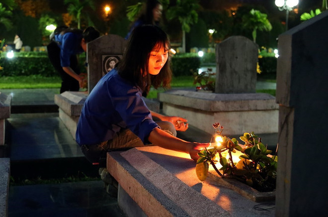 Tuổi trẻ cả nước đồng loạt thắp nến tri ân các anh hùng liệt sỹ ảnh 1