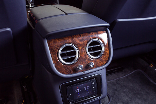 Ngắm chiếc Bentayga W12 Bespoke duy nhất tại Việt Nam ảnh 10