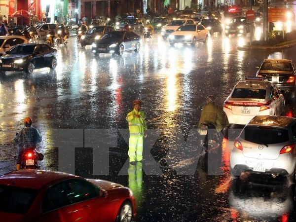 Đêm nay và ngày mai, Bắc Bộ sẽ có mưa rất to và dông mạnh ảnh 1