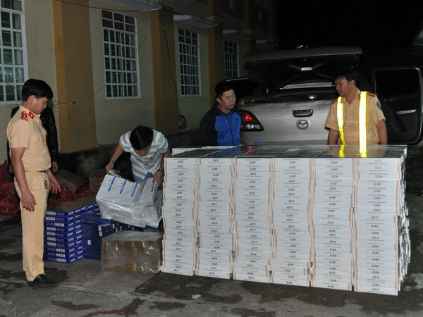 Tây Ninh tạm giữ xe tải vận chuyển gần 11.000 bao thuốc lá nhập lậu ảnh 1