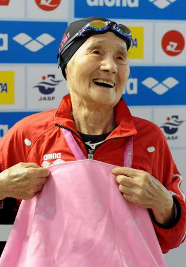 Kình ngư 100 tuổi tiếp tục lập kỷ lục mới với phần thi bơi 400m ảnh 2