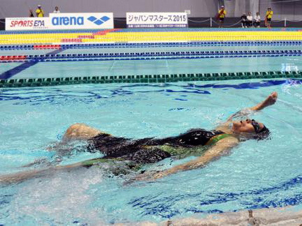 Kình ngư 100 tuổi tiếp tục lập kỷ lục mới với phần thi bơi 400m ảnh 1