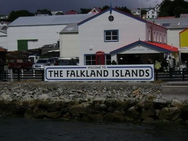 Bộ trưởng Quốc phòng Anh thăm quần đảo tranh chấp với Argentina ảnh 1