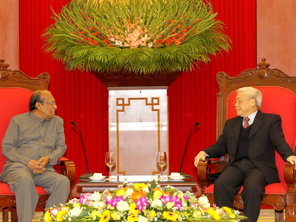 Tổng Bí thư Nguyễn Phú Trọng tiếp ông D.E.W Gunasekara, Tổng Bí thư Đảng Cộng sản Sri Lanka, Đặc phái viên của Tổng thống Sri Lanka. (Ảnh: Trí Dũng/TTXVN) "Việt Nam luôn coi trọng hợp tác nhiều mặt với Sri Lanka" ảnh 1