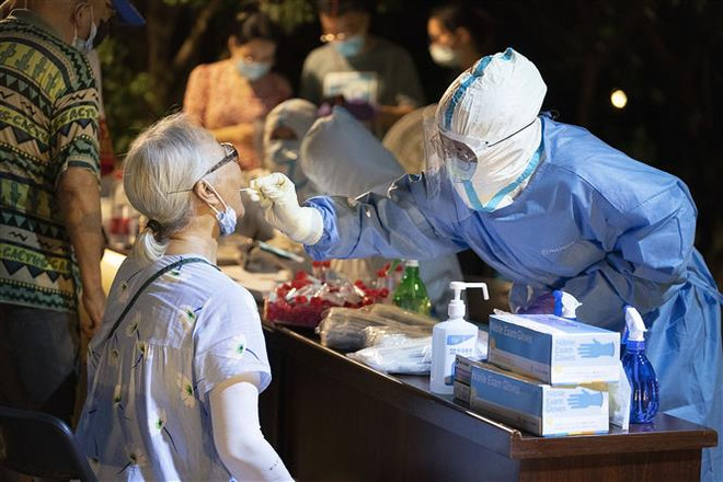 Trung Quốc: Thủ đô Bắc Kinh đối mặt với nguy cơ dịch COVID-19 lan rộng ảnh 1