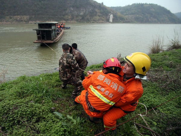 [Video] Rất ít người được cứu sống trong vụ chìm tàu ở Trung Quốc ảnh 1
