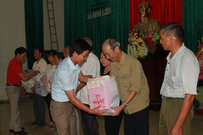 Đại Việt và Tràng An trao tặng 600 phần quà nhân ngày 27/7 ảnh 3