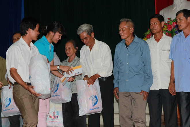 Đại Việt và Tràng An trao tặng 600 phần quà nhân ngày 27/7 ảnh 5