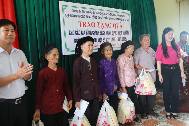 Đại Việt và Tràng An trao tặng 600 phần quà nhân ngày 27/7 ảnh 2