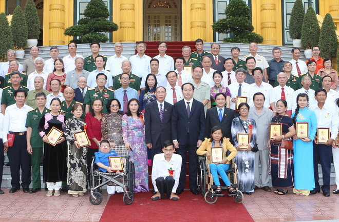Chủ tịch nước gặp mặt đại biểu nạn nhân chất độc da cam ảnh 1