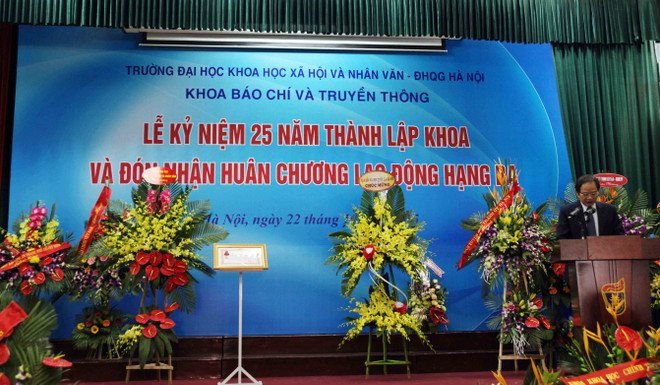 Kỷ niệm 25 năm thành lập Khoa Báo chí và Truyền thông ảnh 1