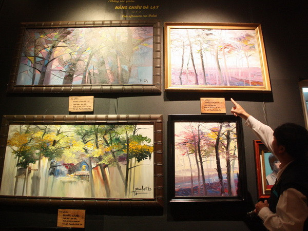 Chùm ảnh triển lãm mỹ thuật mừng Đà Lạt 120 tuổi ảnh 2