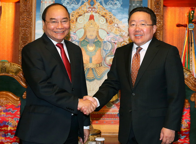 Thủ tướng Nguyễn Xuân Phúc hội kiến với Tổng thống Mông Cổ ảnh 1