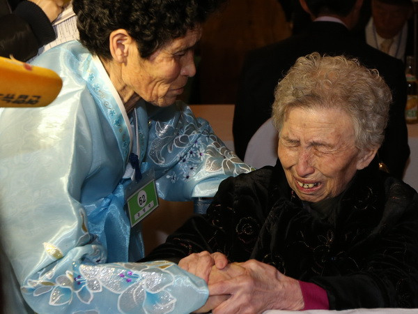 Hàn Quốc hối thúc Triều Tiên đàm phán về đoàn tụ gia đình ảnh 1