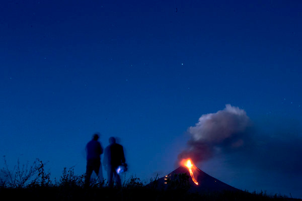 [Photo] Núi lửa ở Nicaragua "thức giấc" sau 110 năm ngủ yên ảnh 1