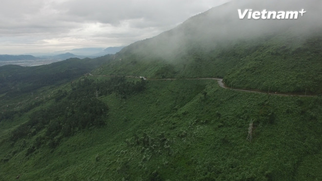 [Video] Bẻ lái tìm khoảnh khắc phiêu lãng nhất trên đèo Hải Vân ảnh 1