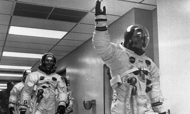 Bảo tàng Mỹ gây quỹ phục chế bộ quần áo của Neil Armstrong ảnh 1