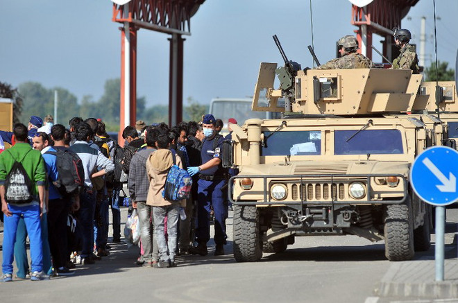 Séc đề xuất các nước Trung Âu cùng bảo vệ biên giới Hungary ảnh 1