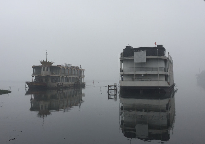 Các doanh nghiệp kinh doanh nhà nổi ở Hồ Tây đã ngừng hoạt động ảnh 1