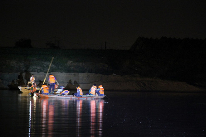 Vụ lật thuyền trên sông Thu Bồn: Đã tìm thấy thi thể một nạn nhân ảnh 1