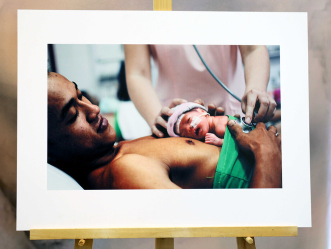 Ấn tượng với triển lãm ảnh “Những ông bố Việt Nam” ảnh 2