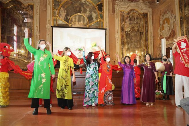 Sinh viên Italy góp phần mang "Hồn Việt" đến với thành phố Venice ảnh 4