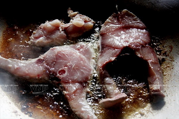 Câu cá đêm-thú vui của các thuyền viên trên đường tới Trường Sa ảnh 9