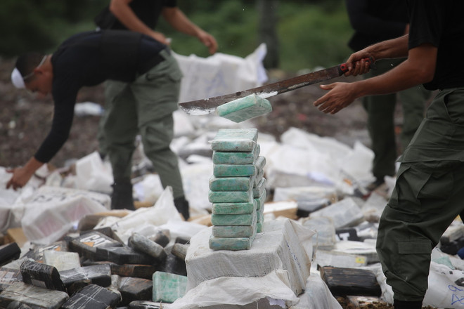 Thu giữ khối lượng lớn ma túy giấu trong đồ chơi Trung Quốc ảnh 1