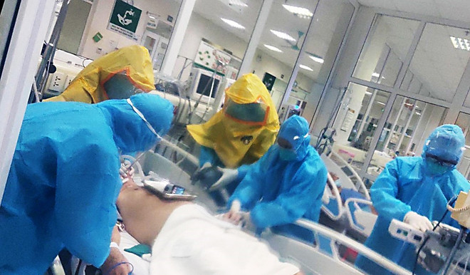 Các chuyên gia đầu ngành tiếp tục hội chẩn ca bệnh COVID-19 nặng ảnh 1