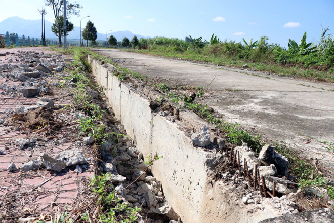 Cận cảnh bờ kè gần trăm tỷ đồng ở Kon Tum bị phá để trộm sắt ảnh 2