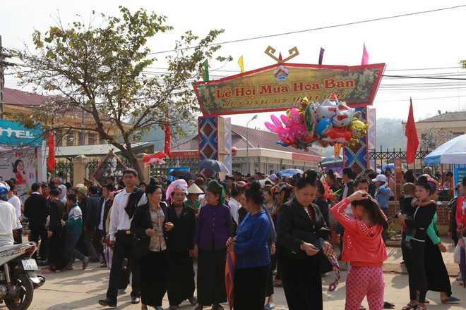 Tưng bừng thôn bản mùa Lễ hội Hoa Ban khắp vùng Tây Bắc ảnh 1