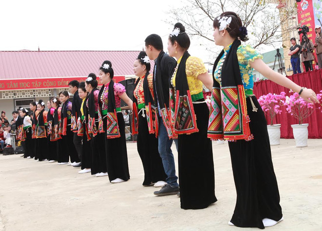 Tưng bừng thôn bản mùa Lễ hội Hoa Ban khắp vùng Tây Bắc ảnh 2