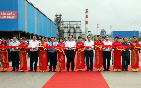 Thủ tướng cắt băng khánh thành Nhà máy Gang thép Lào Cai ảnh 1