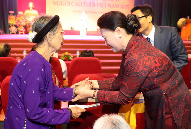Chủ tịch Quốc hội dự Lễ kỷ niệm 27 năm Ngày Quốc tế Người cao tuổi ảnh 1