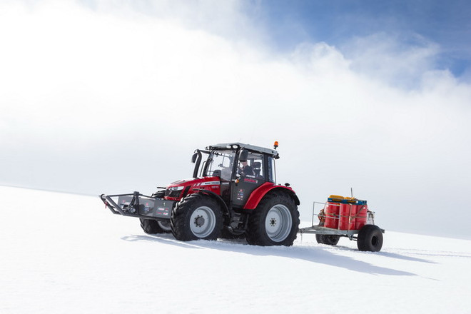 "Nhà thám hiểm" Hà Lan tới Nam Cực trên một chiếc máy cày ảnh 1