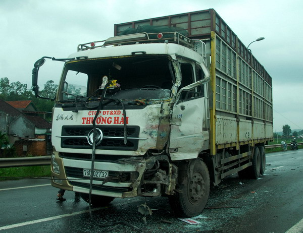 [Video] Tai nạn liên hoàn tại Quảng Ngãi, 16 người bị thương nặng ảnh 1