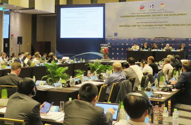 Quang cảnh phiên thảo luận thứ 4 của hội thảo khoa học quốc tế lần thứ tám về Biển Đông. (Ảnh: Tiên Minh/TTXVN) Chuyên gia quốc tế dự đoán xu thế vận động tình hình Biển Đông ảnh 1